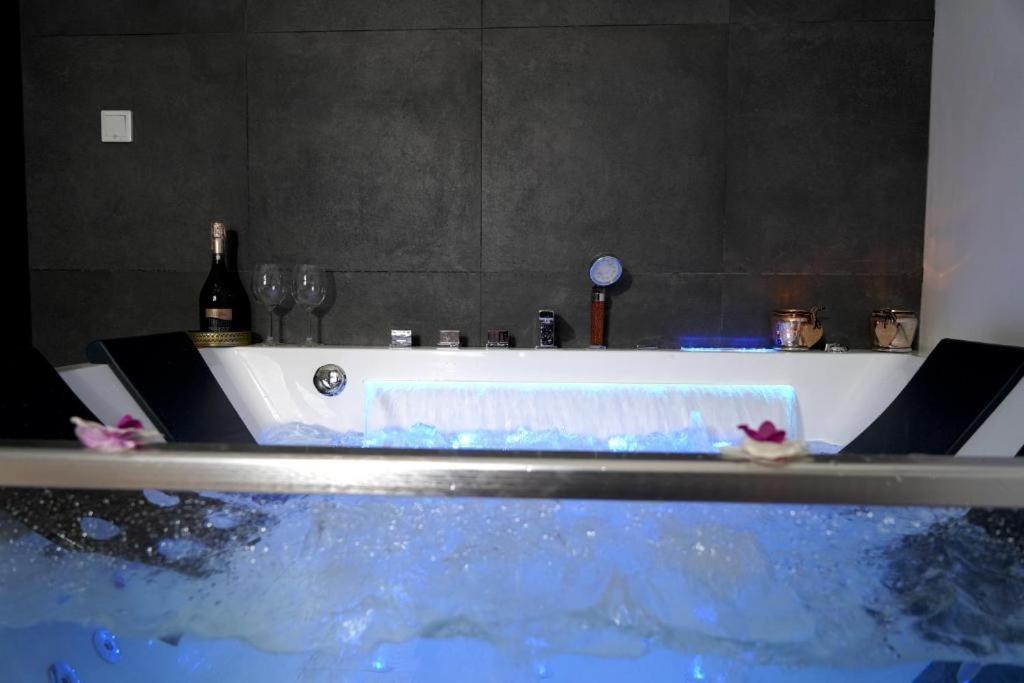 Relax Jacuzzi Apartment Krasków Exterior foto